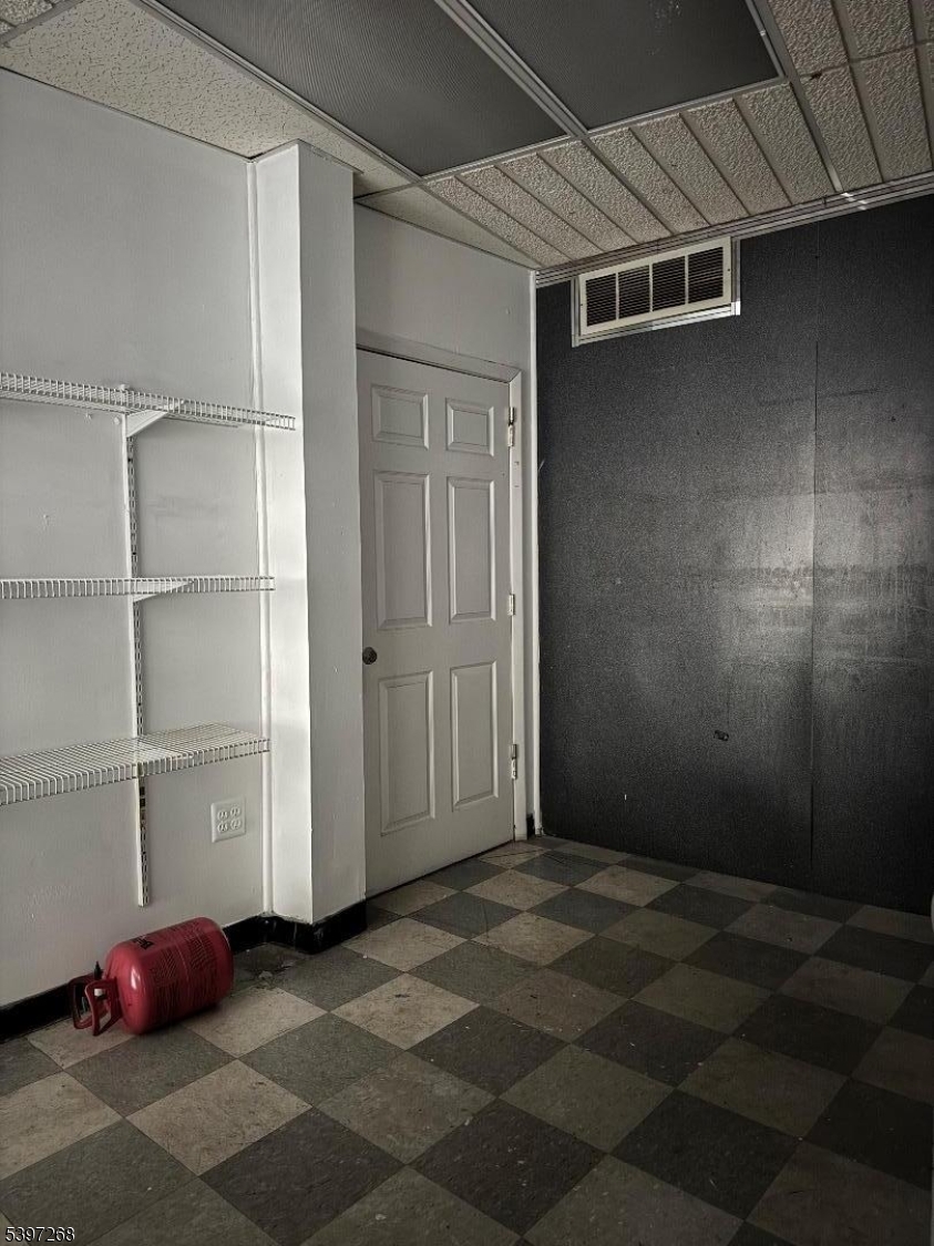 Linden City, NJ 07036,237 W Saint Georges Ave