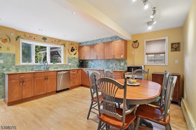 Springfield Twp., NJ 07081,17 Evergreen Ave