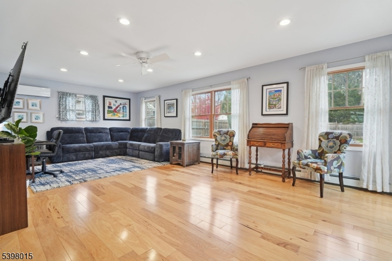 Springfield Twp., NJ 07081,17 Evergreen Ave