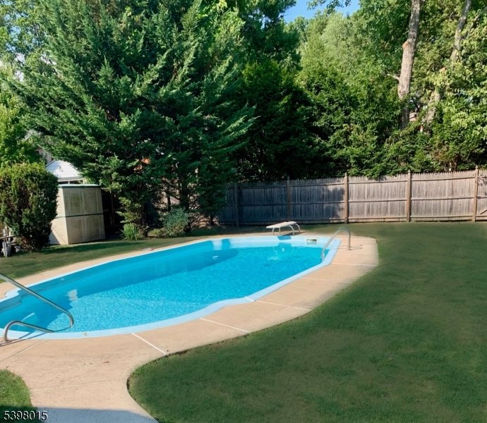 Springfield Twp., NJ 07081,17 Evergreen Ave