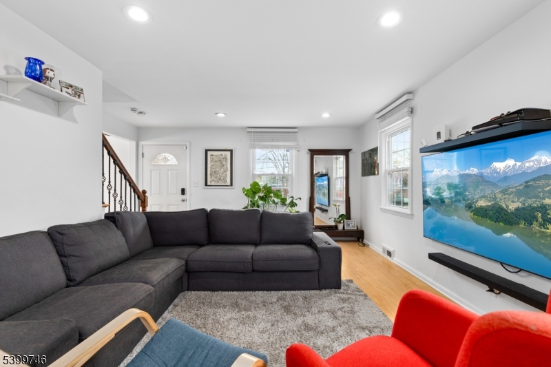 Livingston Twp., NJ 07039,480 S Livingston Ave