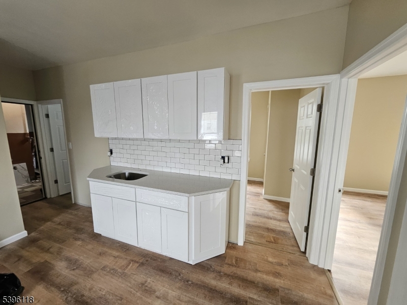 Paterson City, NJ 07514,518 E 23Rd St #1R