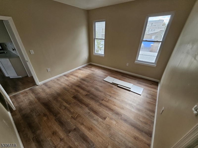 Paterson City, NJ 07514,518 E 23Rd St #1R