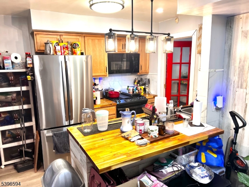 East Orange City, NJ 07017,27 Melmore Gdns