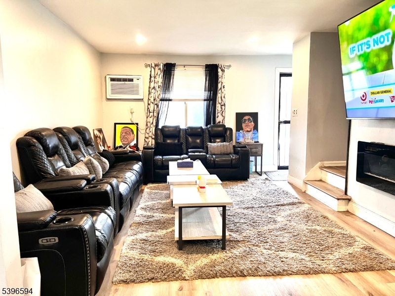 East Orange City, NJ 07017,27 Melmore Gdns