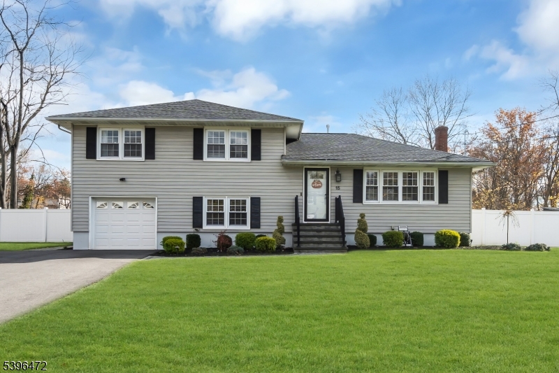 15 Maplehurst Ln, Piscataway Twp., NJ 08854