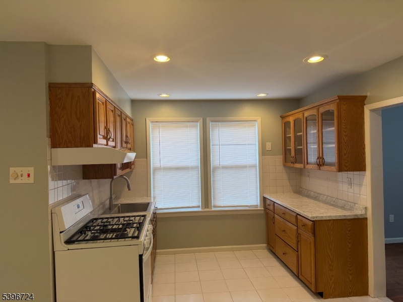 Kearny Town, NJ 07032,252-254 Belgrove Dr