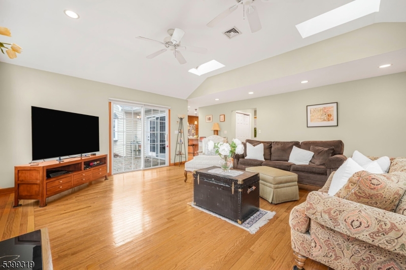 Wayne Twp., NJ 07470,9 Allison Ct