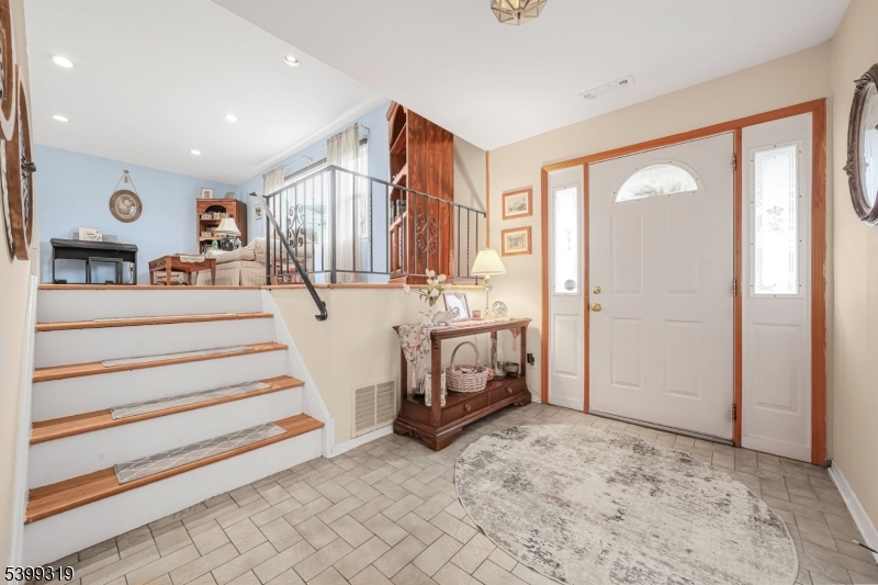 Wayne Twp., NJ 07470,9 Allison Ct