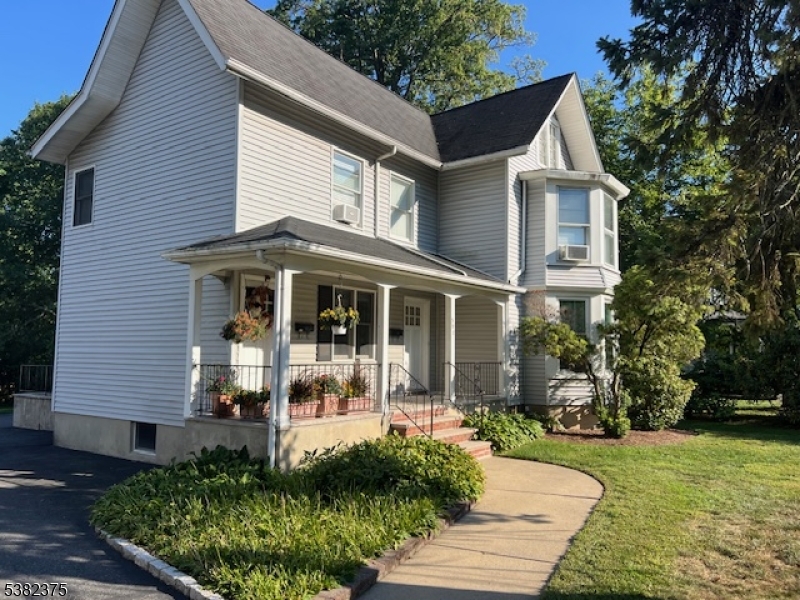 Cranford Twp., NJ 07016,307 Walnut Ave Unit 1