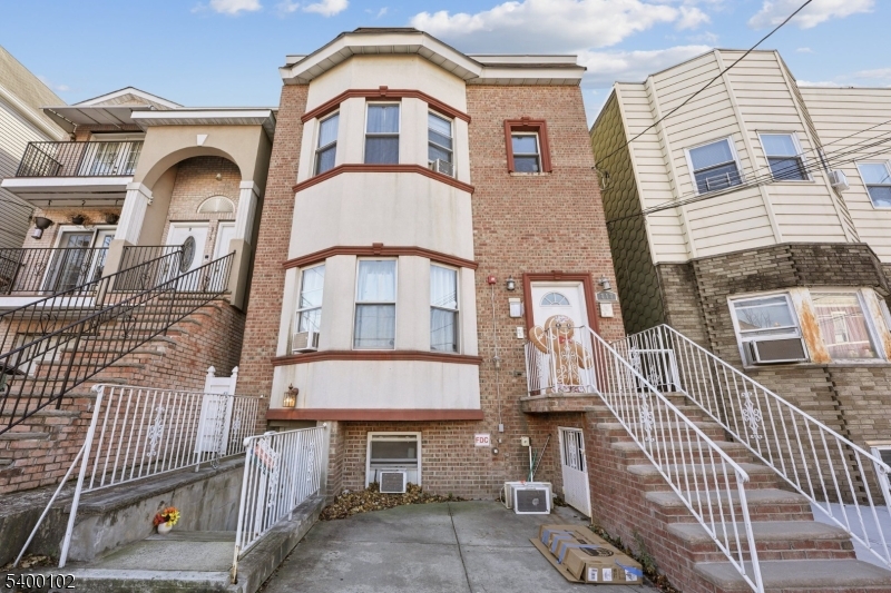 717 16Th St, Union City, NJ 07087