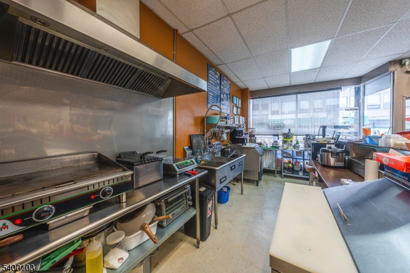 Plainfield City, NJ 07060,18 Watchung Ave