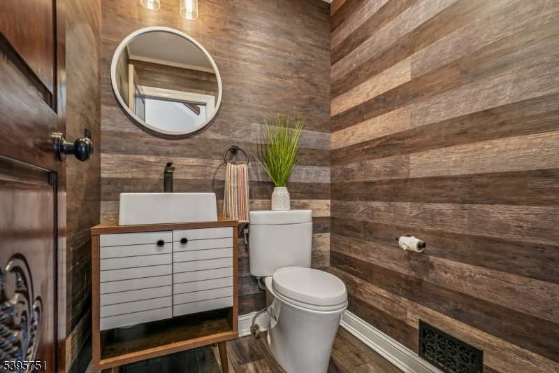 North Caldwell Boro, NJ 07006,18 Fairview Dr