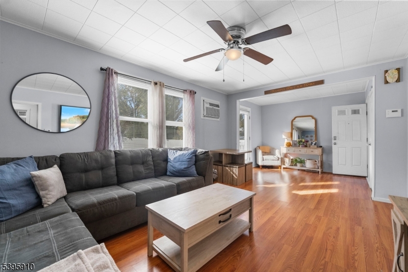 Elmwood Park Boro, NJ 07407,466 Market Street