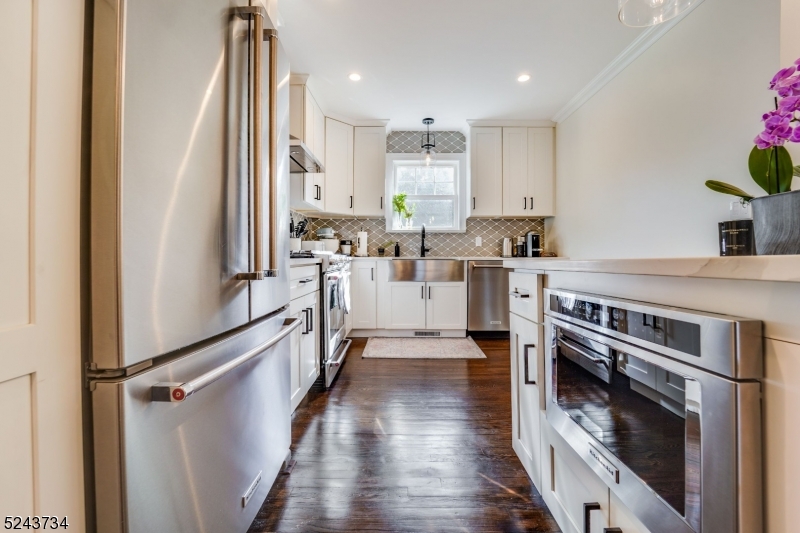 Madison Boro, NJ 07940,2 Loantaka Way