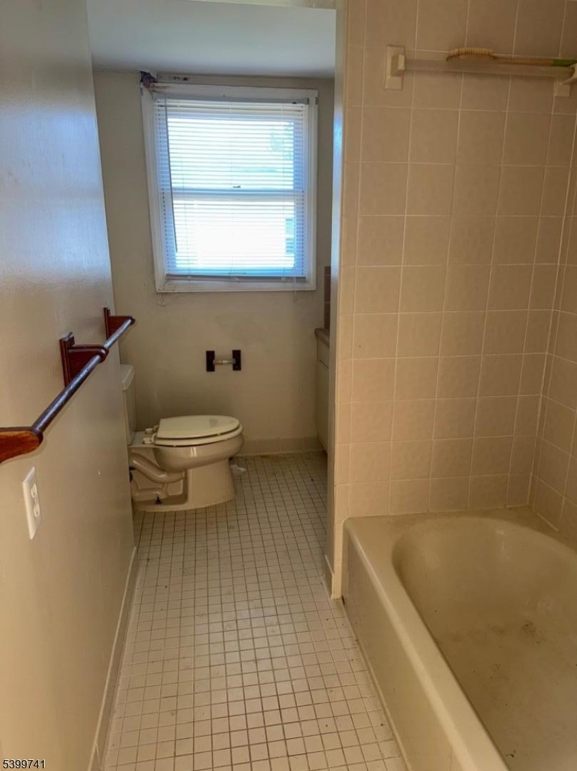 Hampton Boro, NJ 08827,6 Maple Ln