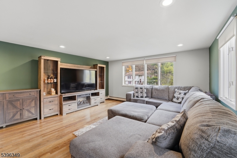 Ogdensburg Boro, NJ 07439,64 Edison Ave