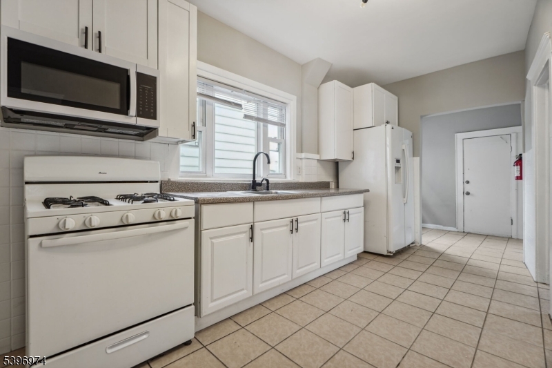 Roselle Boro, NJ 07203,1202 Warren St