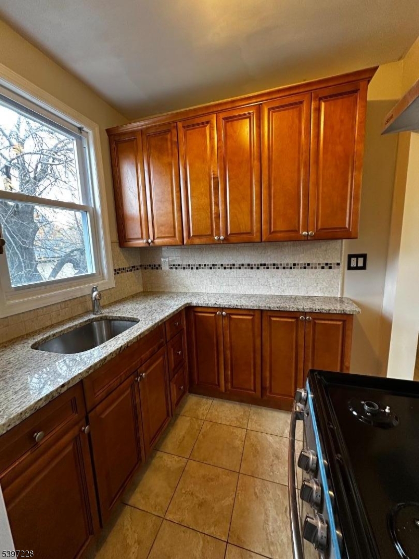 33 Hayward Pl #2, Wallington Boro, NJ 07057