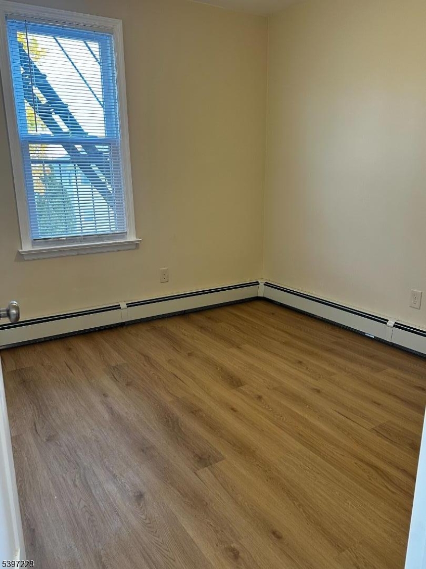 Wallington Boro, NJ 07057,33 Hayward Pl #2