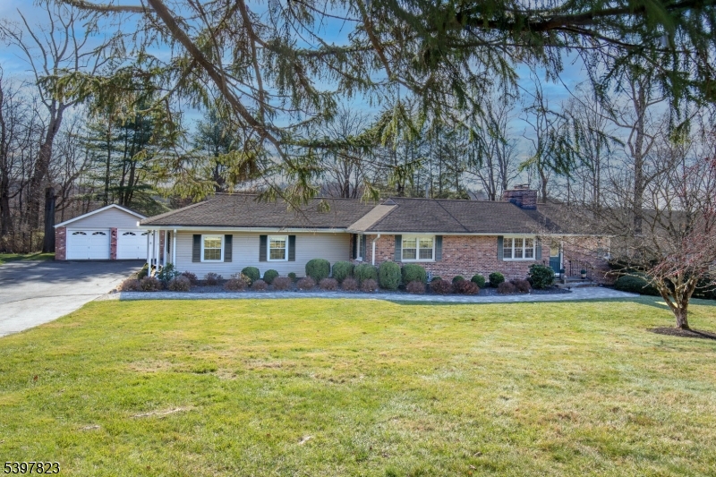Mendham Twp., NJ 07960,1 Dogwood Dr