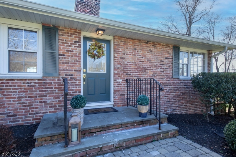 Mendham Twp., NJ 07960,1 Dogwood Dr