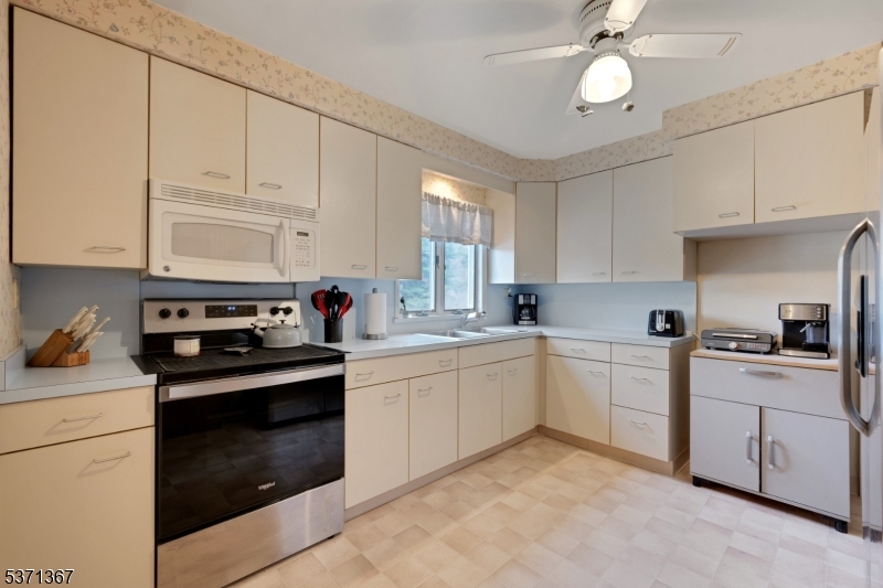 Boonton Twp., NJ 07005,3 Maple Dr