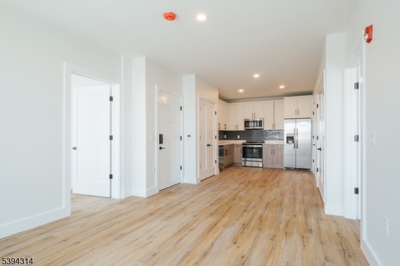 Newark City, NJ 07104,67 Summer Ave #202