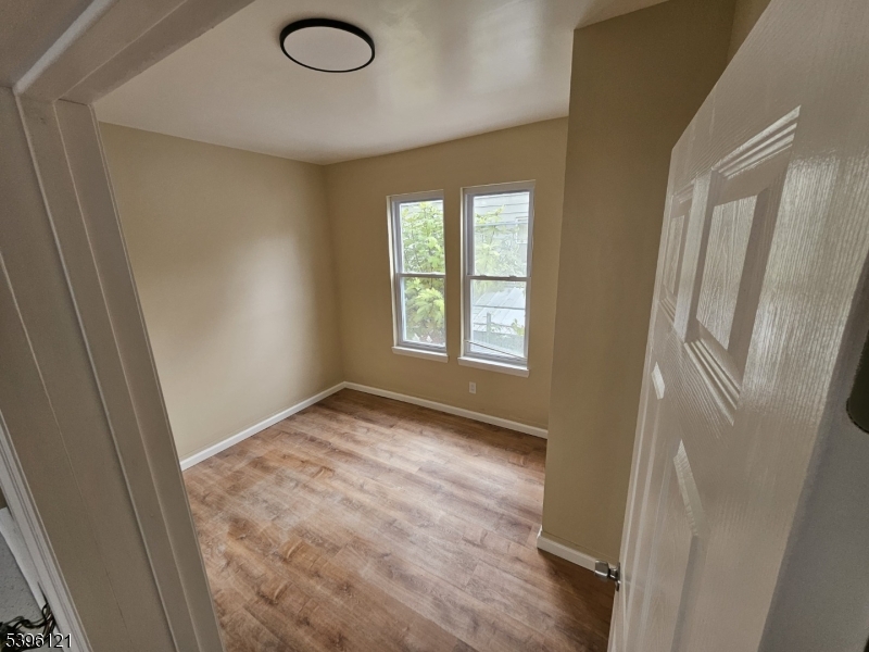 Paterson City, NJ 07514,518 E 23Rd St #2R