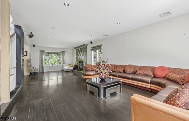 Englewood Cliffs Boro, NJ 07632,12 Summit st.