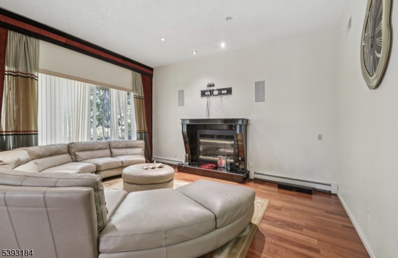 Englewood Cliffs Boro, NJ 07632,12 Summit st.