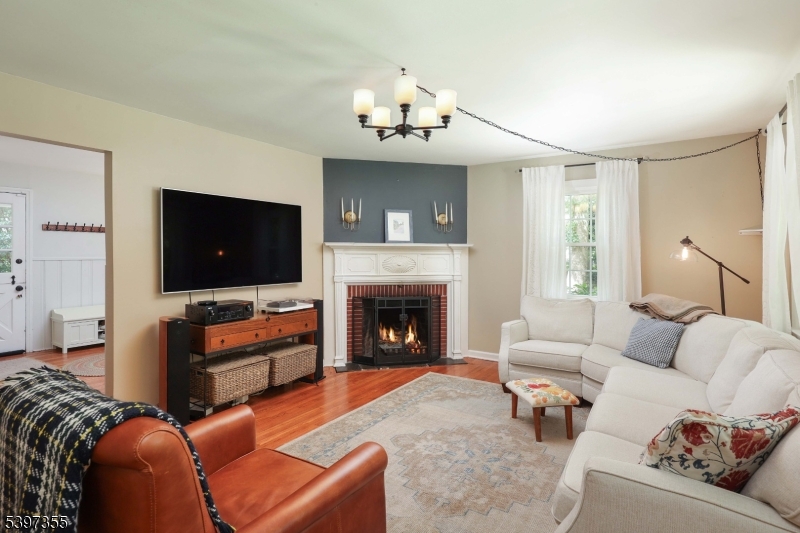 Rahway City, NJ 07065,924 Maurice Ave