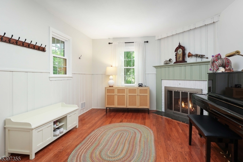 Rahway City, NJ 07065,924 Maurice Ave