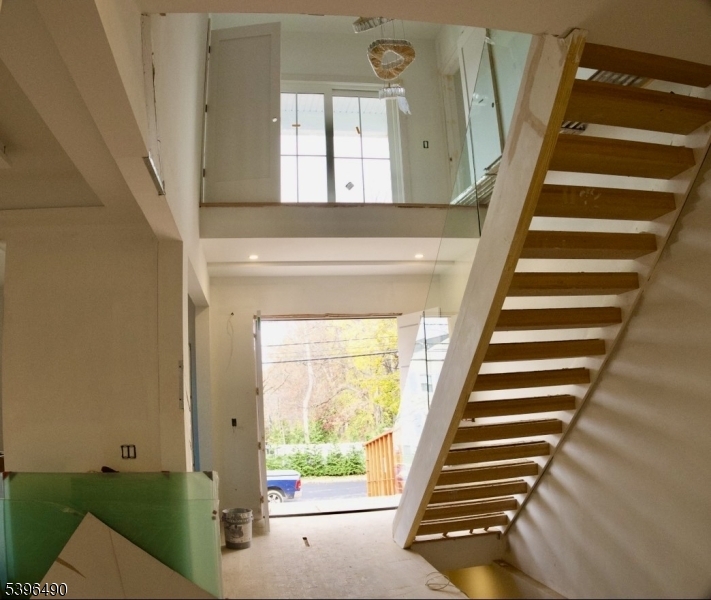 Livingston Twp., NJ 07039,36 Crestview Hill Rd