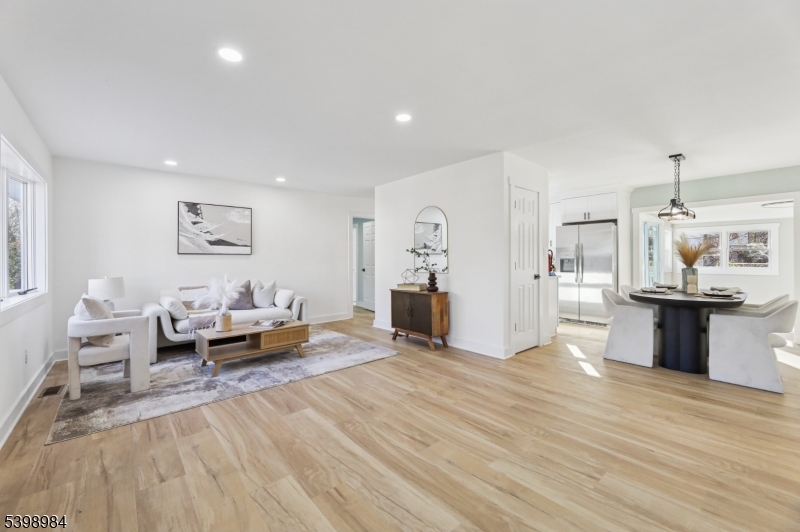 Hopatcong Boro, NJ 07874,36 Ruth St