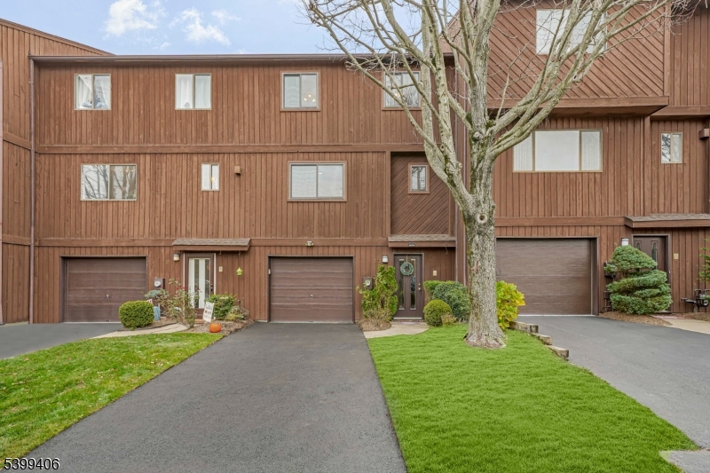 Hawthorne Boro, NJ 07506,10 Penney Ct