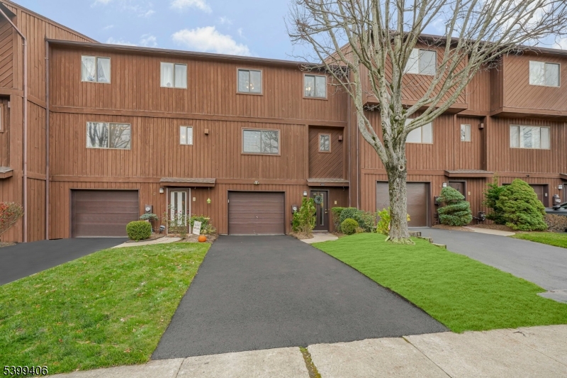 Hawthorne Boro, NJ 07506,10 Penney Ct