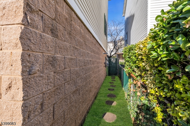 Newark City, NJ 07104,79 Crane St