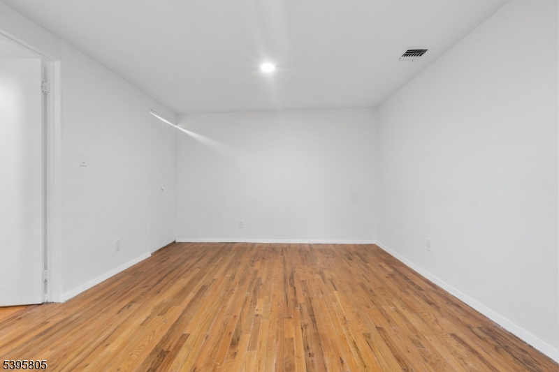 Englewood City, NJ 07631,109 Grand Ave #1A