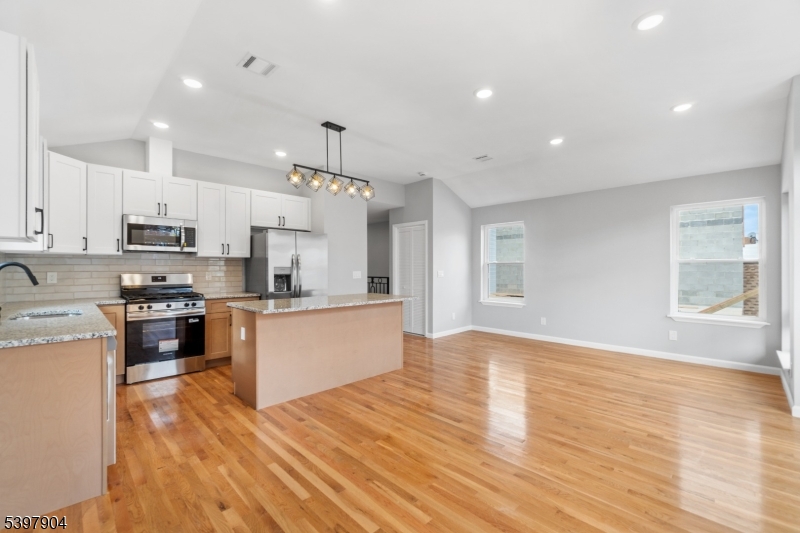 Newark City, NJ 07103,591 S 18Th St