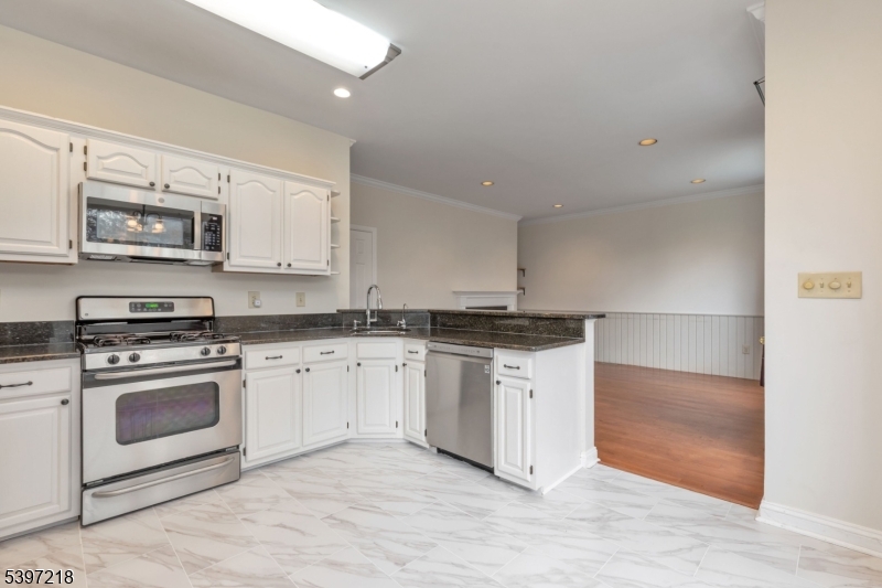 Branchburg Twp., NJ 08876,46 Strawberry Hill Rd