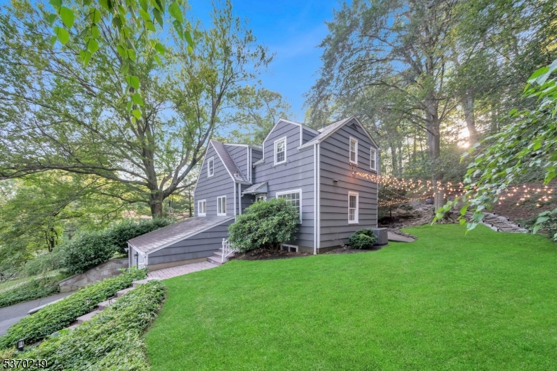 Mountainside Boro, NJ 07092,359 Dogwood Way