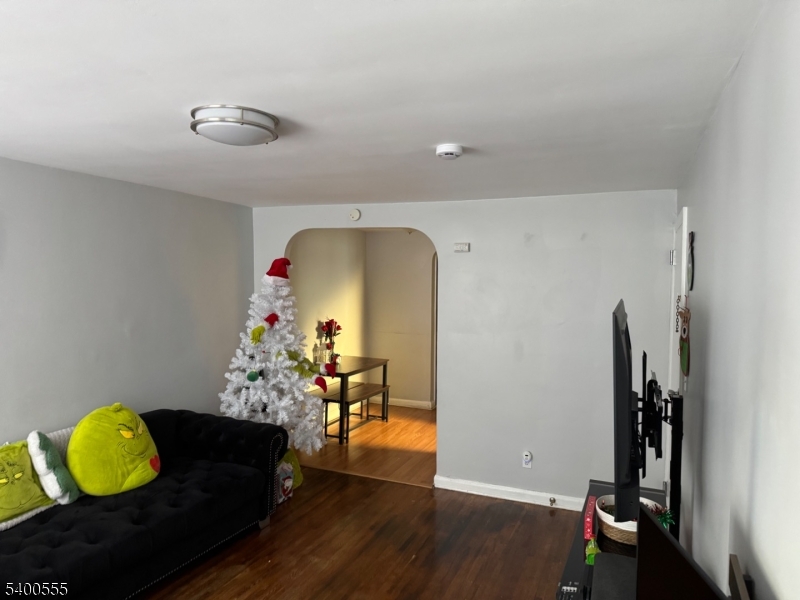 Elizabeth City, NJ 07202,723 Thomas St #2L