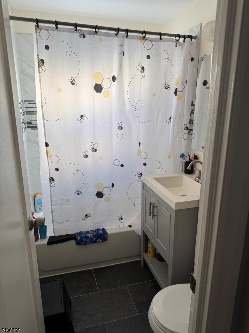 Elizabeth City, NJ 07202,723 Thomas St #2L