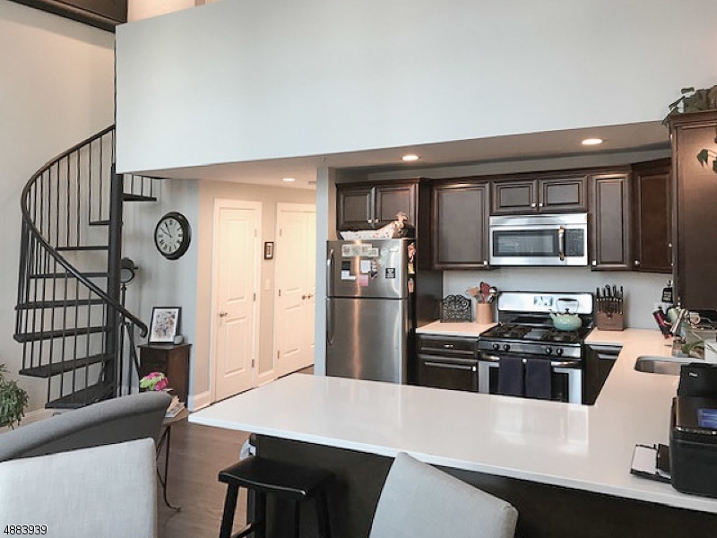 Morristown Town, NJ 07960,10 Ford Ave #115