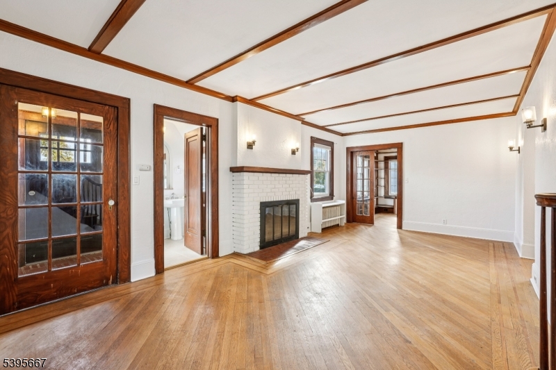 Dover Town, NJ 07801,8 N Elk Ave