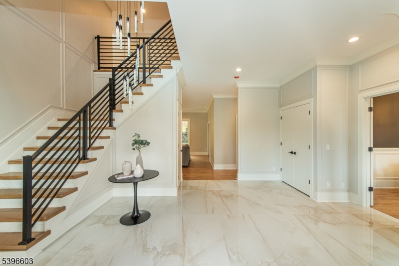 Livingston Twp., NJ 07039,24 Cliffside Dr