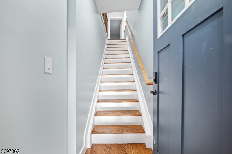 Nutley Twp., NJ 07110,8 Essex St #2