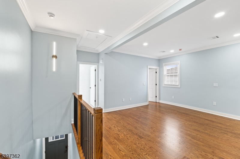 Nutley Twp., NJ 07110,8 Essex St #2