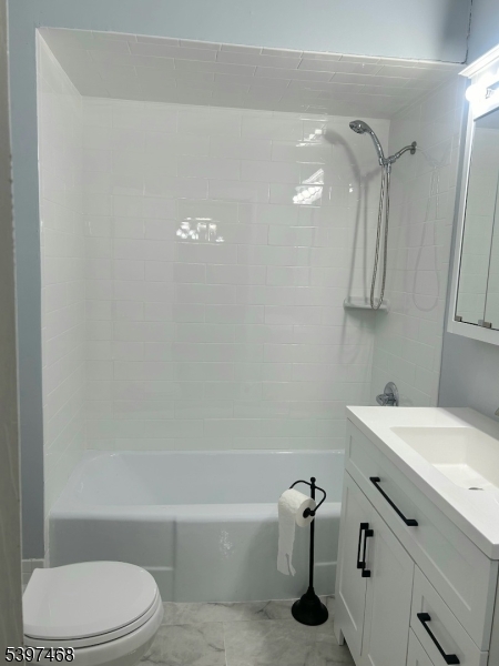 Paterson City, NJ 07503,370 Knickerbocker Ave #2